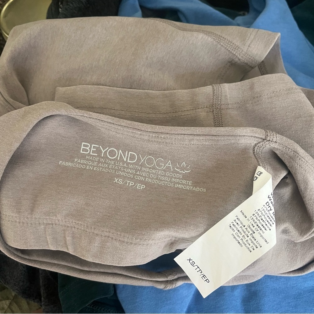Beyond Yoga Spacedye Refocus Cropped Tank (size XS) - Picture 7 of 10
